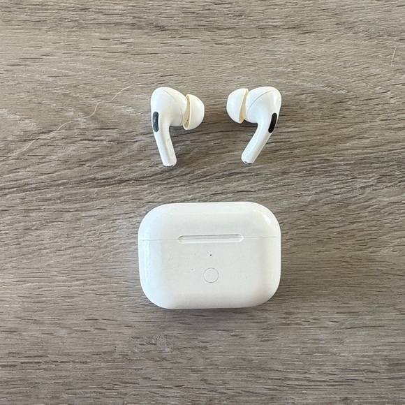 Apple AirPods + Case
